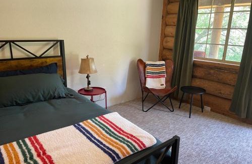 Midpines Hotel | Bear Creek Cabins