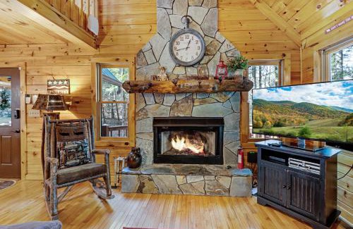 Epworth Casa | Bear Creek - Fightingtown Creek - Creek Views on Fightingtown Creek, Hot Tub, Game Room, Fireplaces - Epworth, GA