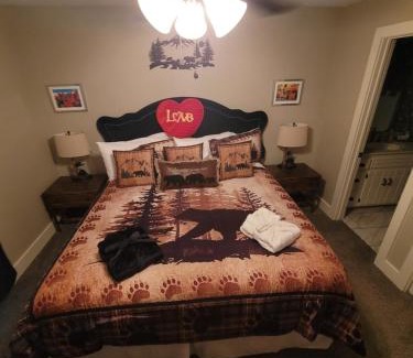 Mount Ida Casa | Bear Den on Lake Ouachita 2BR Condo at Mountain Harbor Resort