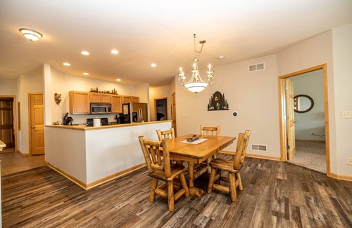 Tomahawk Casa | Bear Den Retreat - Lakefront Home on Beautiful Lake Nokomis