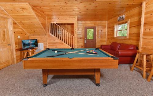 Pigeon Forge Villa | Bear Footin Heaven