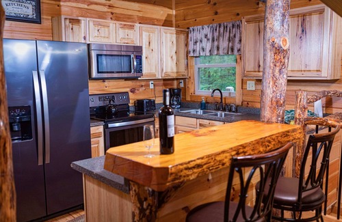 Logan Cabina | Bear Fork Lodge by The Inn & Spa at Cedar Falls