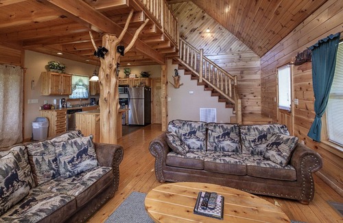 Sevierville Cabina | Bear Hugs - Great Cabin! 2 Bedroom Cabin by RedAwning
