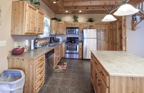 Sevierville Cabina | Bear Hugs - Great Cabin! 2 Bedroom Cabin by RedAwning