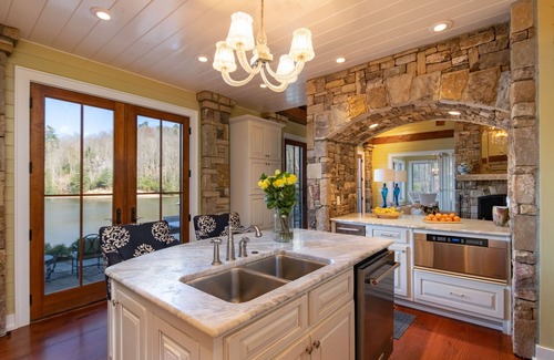 Tuckasegee Casa | Bear Lake Heaven a private lakefront resort
