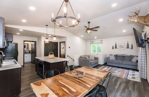 Tomahawk Casa | Bear Lodge in the Forest