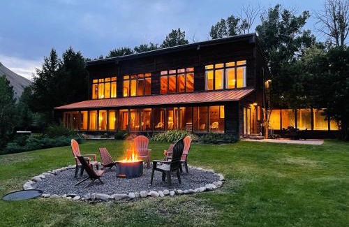 Hailey Chalet De Esquí | Bear Lodge with private Pool, Hottub, and Sauna!