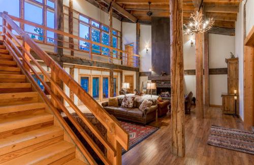 Hailey Chalet De Esquí | Bear Lodge with private Pool, Hottub, and Sauna!