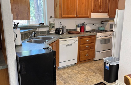 Lake Almanor Peninsula Casa | Bear Necessities 2 bed 2 bath located on the Peninsula at Lake Almanor Ca.