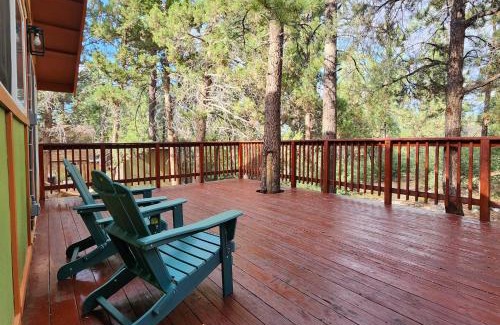 Sugarloaf Casa | Bear Nest - Cozy 2 bedroom House adjacent to National Forest with Deck BBQ Fireplace