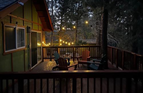Sugarloaf Casa | Bear Nest - Cozy 2 bedroom House adjacent to National Forest with Deck BBQ Fireplace
