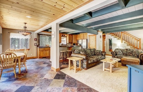 North Upper Truckee Casa | Bear Pause 4BR | Large Deck & Balcony