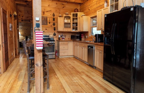 Cosby Cabina | Sunrise Meadow Cabin cerca de Gatlinburg. Tiempo para relajarse en las Montañas Humeantes de TN