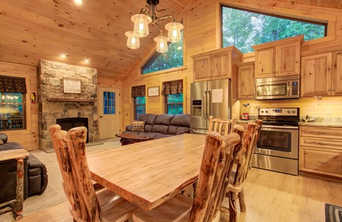 Laurelton Cabina | Bear Paw = LodgeCenter Of Nature @ God's Creation # Campfire + Fun & Trails