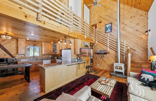 Mountain View Estates Casa | Bear Ridge Cabin: Hot Tub, BBQ, Quiet