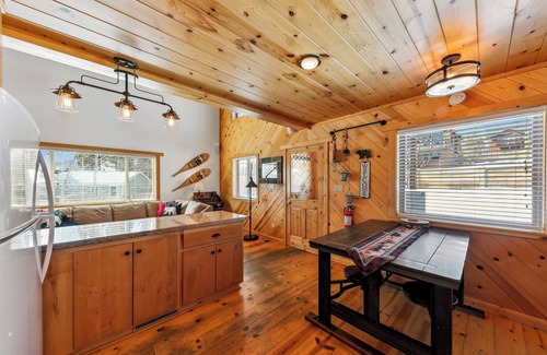Mountain View Estates Casa | Bear Ridge Cabin: Hot Tub, BBQ, Quiet