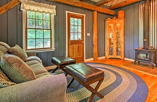 Acme Casa | 'Bear's Eye View' - Mountain Retreat w/ Hot Tub!