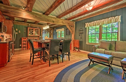 Acme Cabina | Bear's Eye View' - Mountain Retreat w/ Hot Tub!
