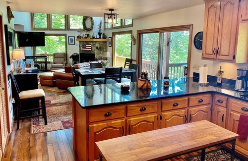 Santeetlah Casa | Bear's Mountaintop Views by RedAwning