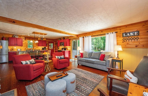 McHenry Casa | Bear Tracks: Lake Area, Dogs Welcome, Hot Tub, A/C, Fire Pit!