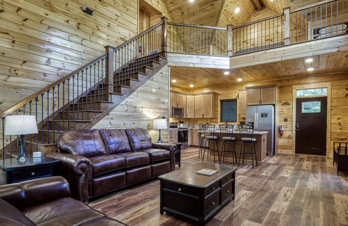 Wears Valley Cabina | Bear Tracks Lodge 4 Bedroom Cabin by RedAwning