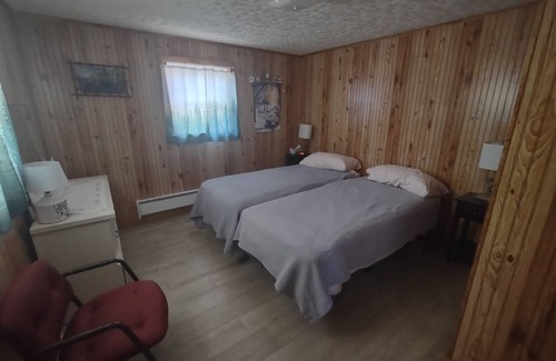 Brookville Cabina | Bear Trap Lodge nestled near, peaceful Cook Forest, and Clear Creek state parks