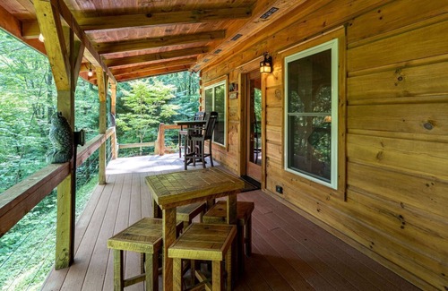 Topton Cabina | Bear Tree-Pet Friendly, Private Luxury Cabin Rental, 30 Minutes to the Great Smoky Mountains, Rafting-Nantahala NC