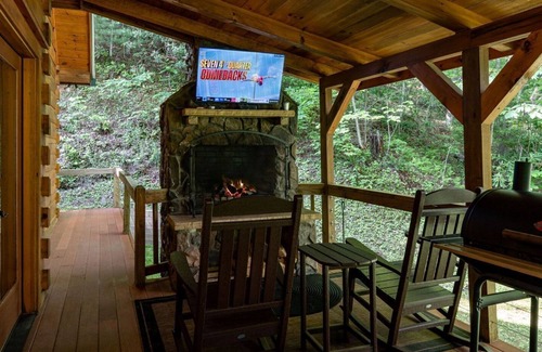 Topton Cabina | Bear Tree-Pet Friendly, Private Luxury Cabin Rental, 30 Minutes to the Great Smoky Mountains, Rafting-Nantahala NC