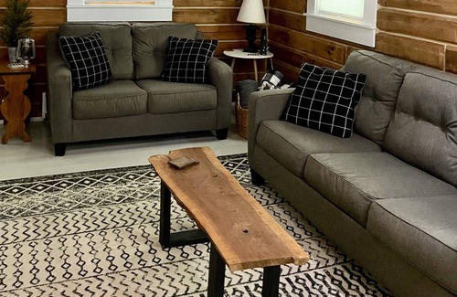 Birdseye Cabina | Bearfoot Cabin - 1 BR (+ sleeping loft) 2 BA, 3 mi from Patoka Lake