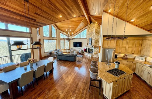 Mountain Air Casa | Bearfoot Retreat - Private Club Access