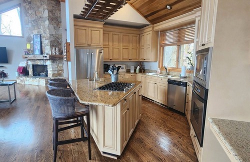 Mountain Air Casa | Bearfoot Retreat - Private Club Access