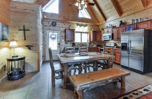Branson Cedars Cabina | Cada necesidad que necesita en esta cabina Bearific