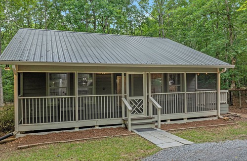 Mentone Cabina | Bearly Behaving with Hot Tub Sleeps 6
