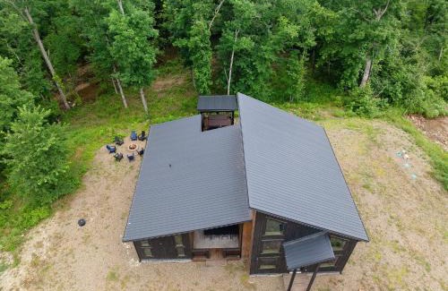 Broken Bow Casa | Bearly Creekin'-creekside luxury cabin