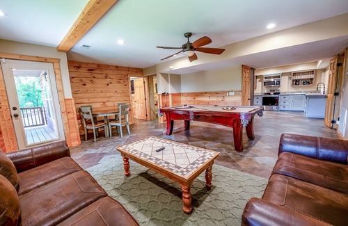 Wears Valley Cabina | Bearmont Lodge 4 Bedroom Cabin by RedAwning