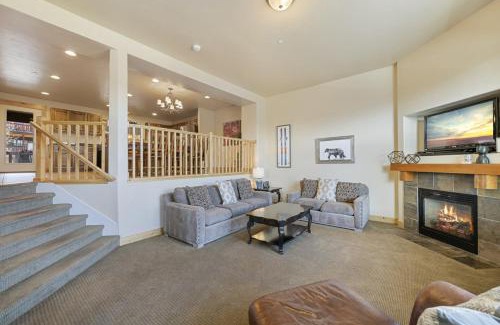 Bear Hollow Village Casa | Bears Lair Spacious Townhome with Private Hot Tub
