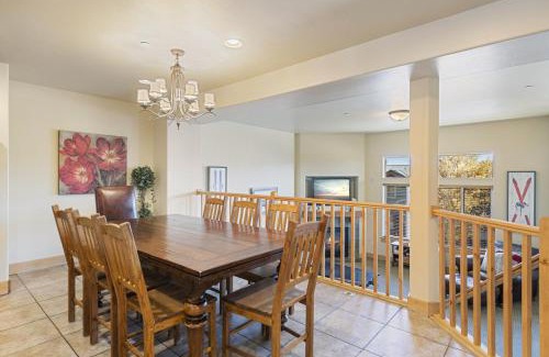 Bear Hollow Village Casa | Bears Lair Spacious Townhome with Private Hot Tub