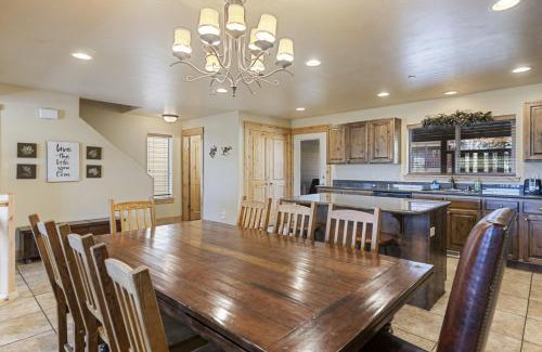 Bear Hollow Village Casa | Bears Lair Spacious Townhome with Private Hot Tub
