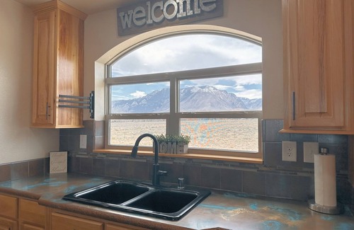 Clark Casa | Beartooth Retreat - NEW! EPIC Mountain Views! Near Cody WY and Red Lodge MT