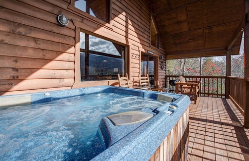 Gatlinburg - Pigeon Forge Villa | Bearway to Heaven by Jackson Mountain Homes
