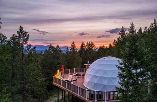 East Kootenay Cabina | Beat boredom in the Bear Dome at Winderdome Resort