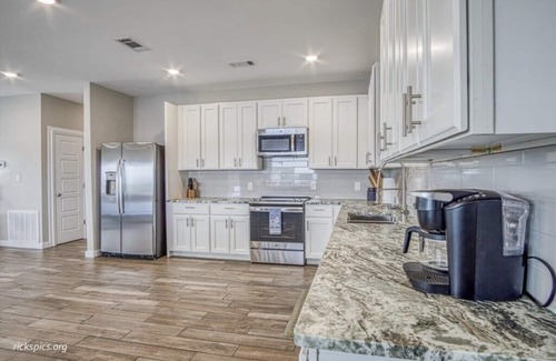 Hot Springs Village Apartamento | Beat the Heat on Balboa Unit B