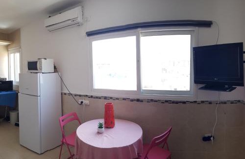 Netanya Apartamento | Beau 2 pièces et Beau studio clair en plein centre ville Netanya