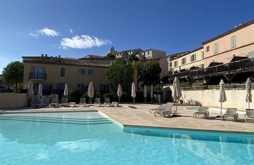 Pont Royal Casa | Beau Duplex Bien Équipé Avec Terrasse Dans Résidence Avec Piscine