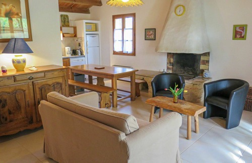 Blanquefort-sur-Briolance Casa | Casa de vacaciones privada con piscina privada, WIFI, TV, terraza, mascotas permitida, aparcamiento