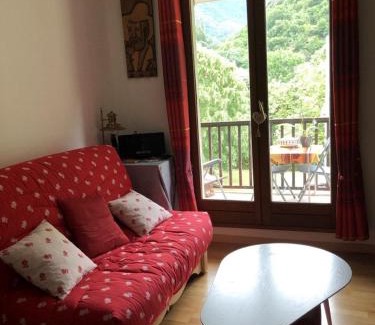 Bagneres-de-Luchon Apartamento | Beau studio plus, refait à neuf, tout confort, classé 3 étoiles par le comité départemantal du tourisme de la Haute Garonne