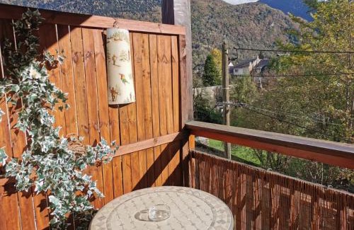 Bagneres-de-Luchon Apartamento | Beau T3 place parking, vue dégagée proche centre