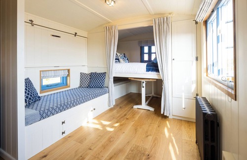 La Moye Cabina | Beaucette Marina