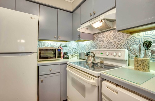 Beaufort Apartamento | Beaufort Townhome w/ Patio, 3 Mi to Downtown!