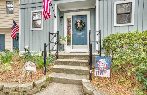 Beaufort Apartamento | Beaufort Townhome w/ Patio, 3 Mi to Downtown!